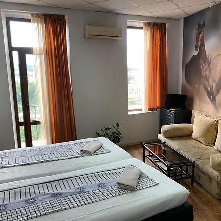 Stambolov Hotell 2*