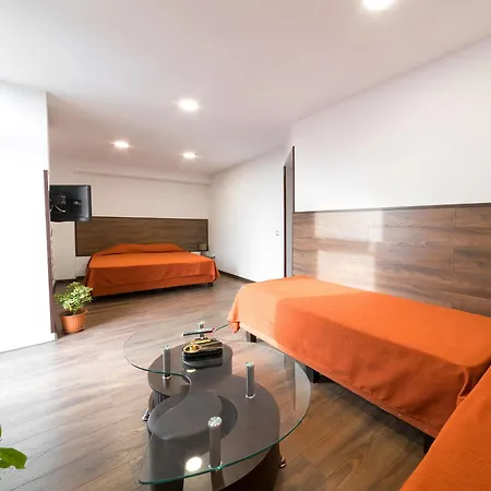 Stambolov Hotell 2*